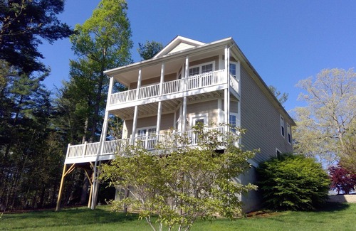 Hendersonville House | Views of/Walk to Historic Downtown Hendersonville