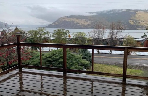 Mosier House | Views & Proximity at Mosier Mainstay