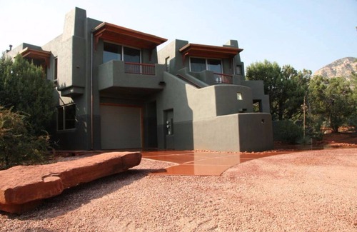 West Sedona House | Views! Red Rock 360 Degree Views! Modern Architecture! Walk to trailheads!