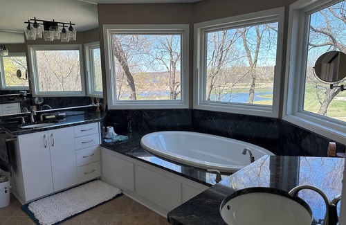 Eden Prairie House | views, views , views! peace, quiet, and relaxation