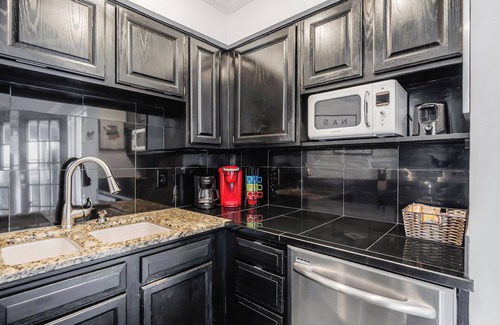 Rutledge Hill Condo | Views! Walk 2 Honkytonks! Free Parking!