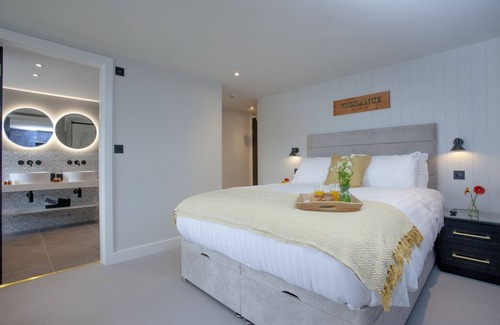 Brixham Hotel | Vigilance, Maritime Suites - a suite that sleeps 2 guests in 1 bedroom
