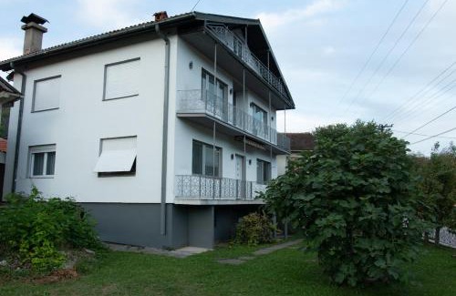 Strmosten House | Vikend Kuća Živković