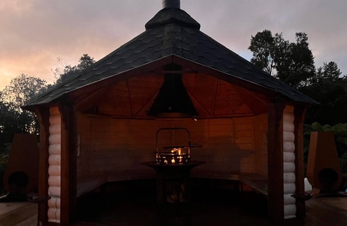 Kaiata Cabin | Viking Hut Frigg Set Amid Rainforest w/Hot tub