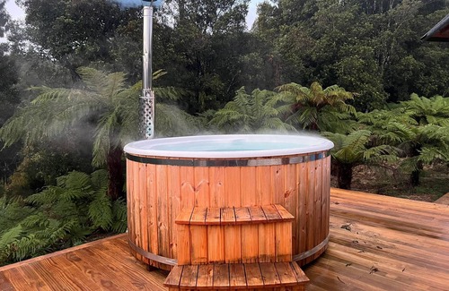 Kaiata Cabin | Viking Hut Frigg Set Amid Rainforest w/Hot tub