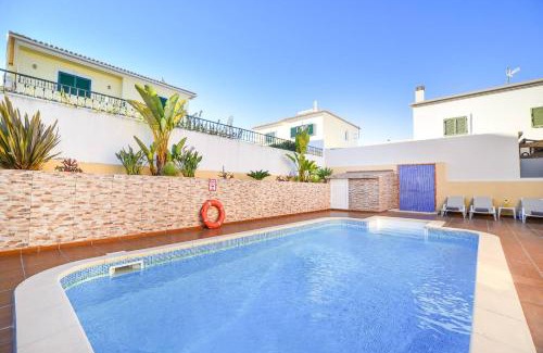 Monte Raposo Villa | Vila Alcantarilha by MTPhomes