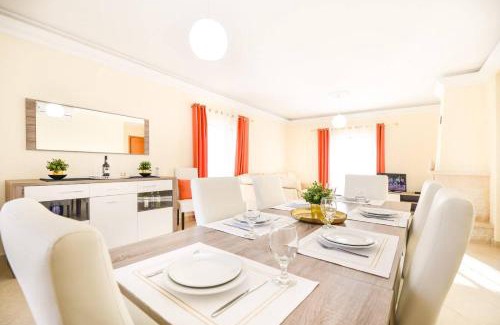 Monte Raposo Villa | Vila Alcantarilha by MTPhomes