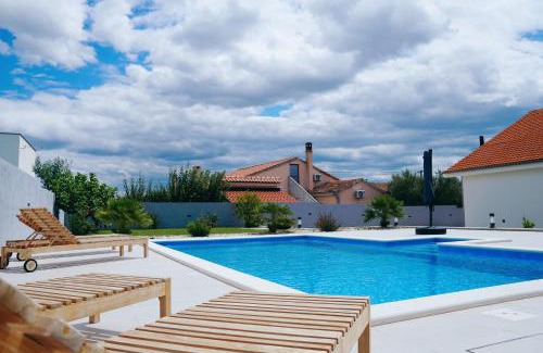 Lovinac Villa | Vila Jela Poličnik