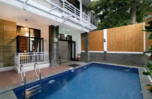 Bandung Villa | Vila Keluarga Syariah Mawar 82, Dago Resort 4BR dengan Privat Pool BBQ dan Rooftop