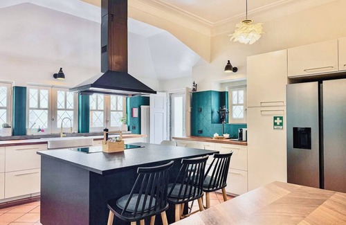 Parede Villa | Vila Maria - centenary mansion by the Ocean. Antique charm and elegance!
