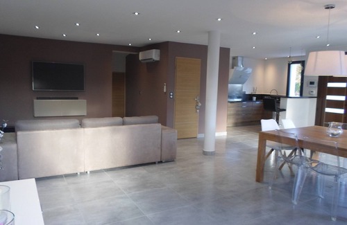 Saint-Marcellin-les-Vaison Villa | VILLA LES GRANGES- SWIMMING POOL surrounded by a green park overlooking the mountains