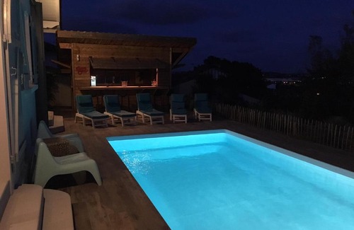Anglet House | villa 12 pers climatisée, piscine chauffée couverte ou non,2km mer, golf, jardin