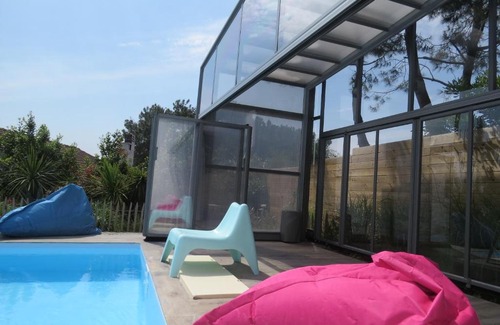 Anglet House | villa 12 pers climatisée, piscine chauffée couverte ou non,2km mer, golf, jardin