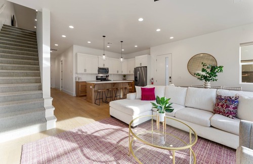 Bloomington House | Villa #29 at Bloomington Country Club: Pool, Golf, Restaurant