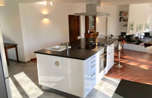 Est Villa | Villa 300m2 4km from Aix 8 People, 3 bathrooms Quiet and countryside Heated pool