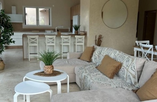 Flayosc Villa | VILLA 3M Stylish 4 bed 2 bath villa with private heated pool. Full Air Con