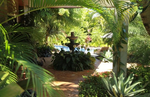 Bayview House | Villa, 4 minute stroll to beach, pool, Air cond, hot tub, sleeps14, refundable