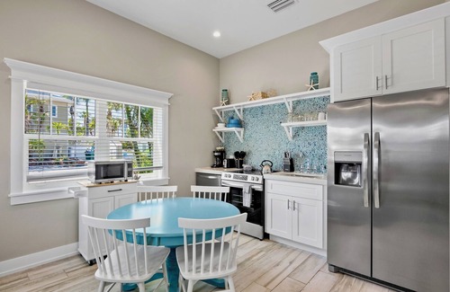 Holmes Beach Villa | Villa #4 Sand Dollar! Pool, Porch, Near the Beach!