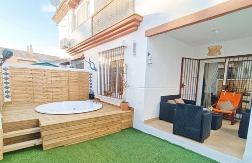 Bolonia Ski Chalet | Villa 5 minutes from the beach