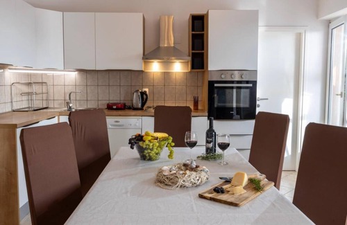 Jakisnica Villa | Villa Akulica with heated outdoor pool and seaview