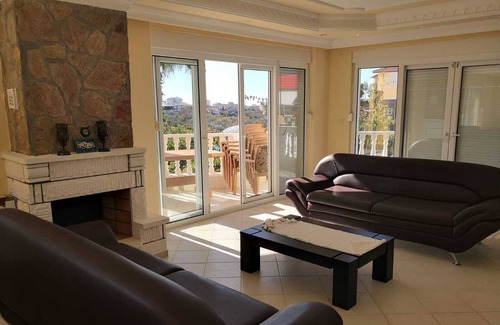 Alanya Villa | VILLA ALTAY - 400M2 - 13 PEOPLE CAN STAY - BIG POOL - GARDEN BARBEQUE