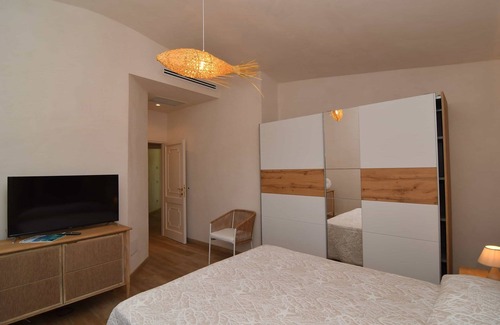 San Teodoro City Centre Villa | Villa Amoreddu with rooftop Jacuzzi and private beach