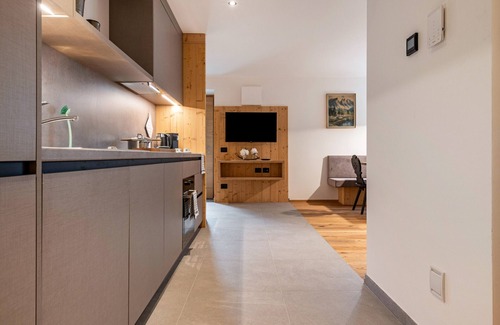 San Pietro Apartment | Villa Anna Apartment Raschötz with Mountain View, Shared Garden and Wi-Fi