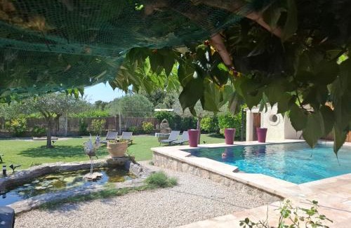 Villeneuve-les-Avignon Villa | VILLA au calme avec VUE MAGNIFIQUE -entièrement climatisée - piscine