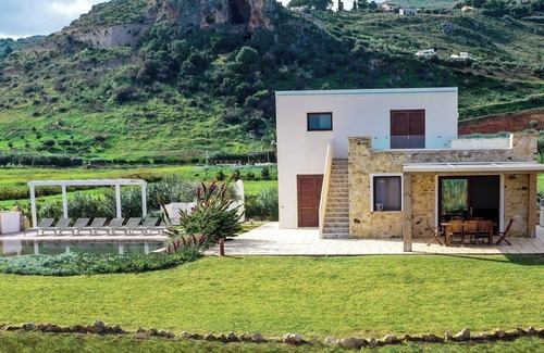 Scopello Villa | Villa Aura Scopello with Infinity Pool up to 8 People, Garden, Wi-Fi, Parking.