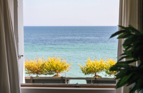Finistere Villa | Villa 'Avec Vue Sur Mer Imprenable' with Sea View, Private Terrace and Wi-Fi