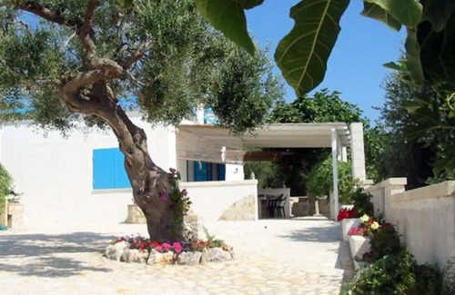 Marina Serra Villa | Villa 'Azzurro Salento 3' with Sea View, Wi-Fi and Air Conditioning