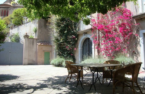 Lauro Villa | Villa below a Medieval Castle