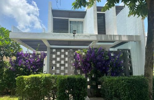 Long Hai Villa | Villa biển Oceanami B805 - Ô tô đậu trước cửa nhà
