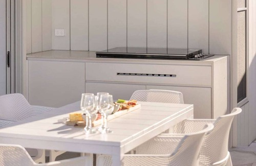 Capel Sound House | Villa Bianca | Pool & 300m from Beach