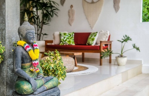 Mengwi Villa | Villa Bonsai Kecil is a charming new and modern villa in the heart of Pererenan
