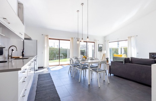Sagres Villa | Villa Botelha with private garden and pool
