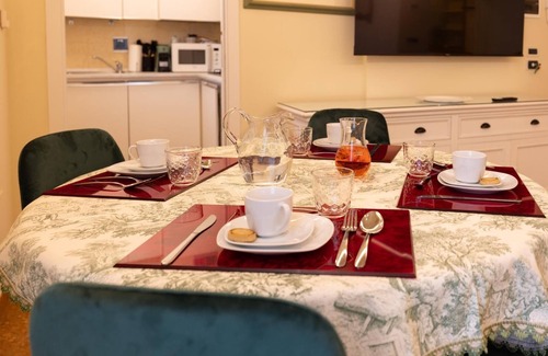 Saragozza-Porto Apartment | Villa Bottrigari BolognaRooms Apartment With Balcony