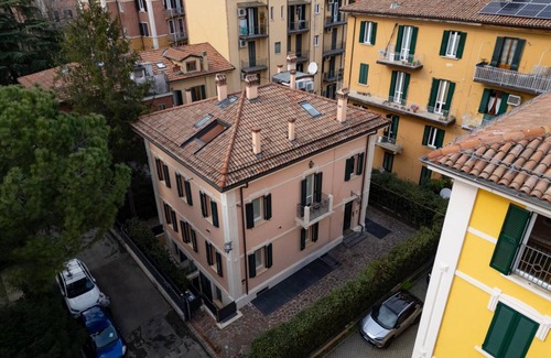 Saragozza-Porto Apartment | Villa Bottrigari BolognaRooms Apartment With Balcony