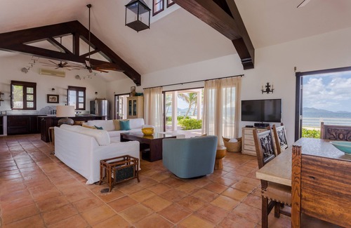Blowing Point Villa | Villa Bramasole located right on the water has 3BDR close to restaurants & shops