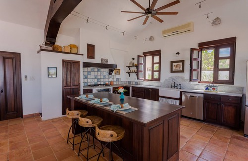 Blowing Point Villa | Villa Bramasole located right on the water has 3BDR close to restaurants & shops
