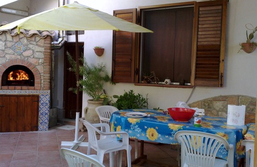 Isola delle Femmine Cottage | Villa Butterfly1 with a veranda and outdoor shower by the sea and cultural sites