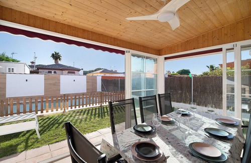 Poblado Sancti Petri Villa | Villa 'Cirpe Mar' with Private Pool, Private Terrace and Wi-Fi