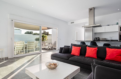 Chiclana de la Frontera House | Villa 'Chill Out Of City 2' with Private Pool, Wi-Fi and Air Conditioning