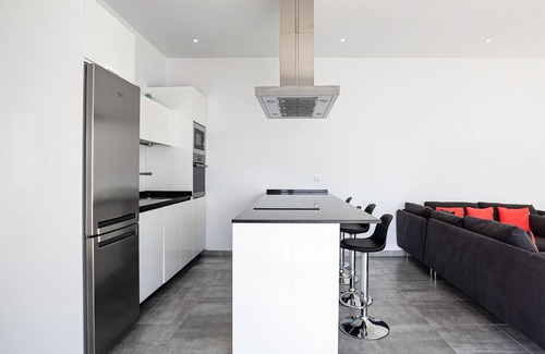 Chiclana de la Frontera House | Villa 'Chill Out Of City 2' with Private Pool, Wi-Fi and Air Conditioning