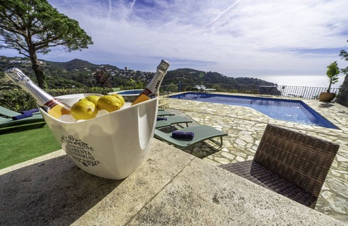 Lloret de Mar Villa | Villa Can Toni Lux Experience, Jacuzzi & Piscina con Vista Mar