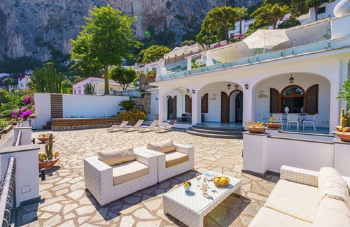 Capri Villa | Villa Capri by MyVillaCollection