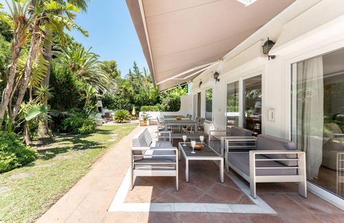 Urbanizacion Marbessa Villa | Villa 'Casa Adelina' with Pool, Garden and Wi-Fi