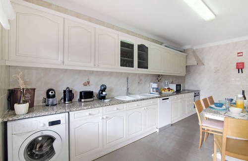 Lagoa e Carvoeiro Villa | Villa 'Casa Judite' with Private Terrace, Balcony and Wi-Fi
