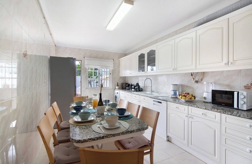 Lagoa e Carvoeiro Villa | Villa 'Casa Judite' with Private Terrace, Balcony and Wi-Fi
