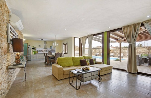 Tuineje Villa | Villa 'Casa Rural Teberite' with Mountain Views, Pool, Wi-Fi and Garden